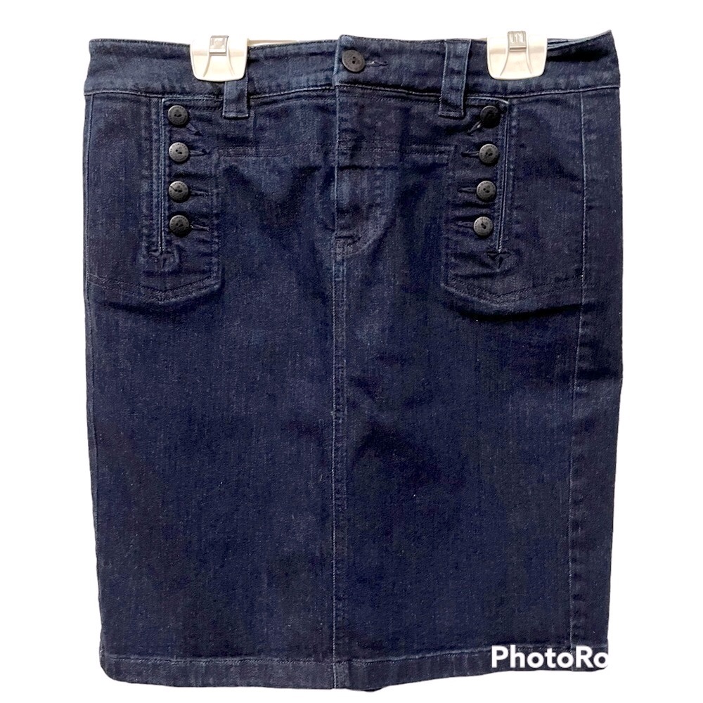 Lauren Ralph Lauren blue jean skirt. Dark wash navy preppy denim​ skirt Size 6